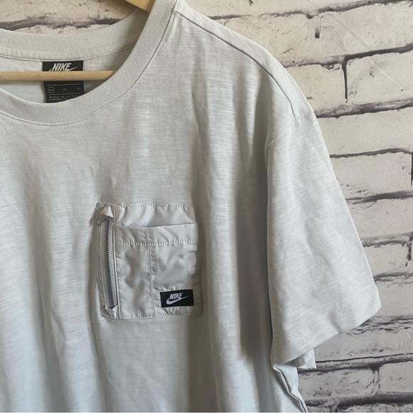 Nike Sportswear Pocket Tee SZ XL NEW - Picture 3 of 4